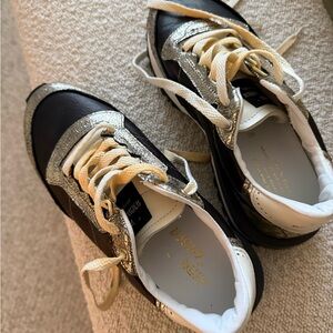 HIDNANDER Black and Gold Sneakers SIZE 38